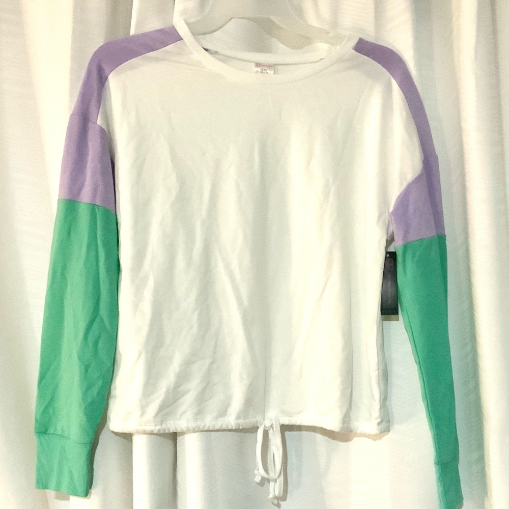 NWT. Women’s Long Sleeve Color-block Shirt with Cinched Adjustable Bottom.